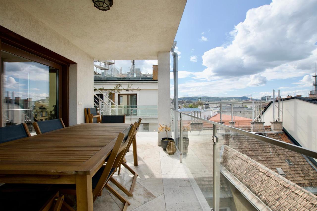 Penthouse Apartment By Hi5 -At The Top Of Boedapest Buitenkant foto